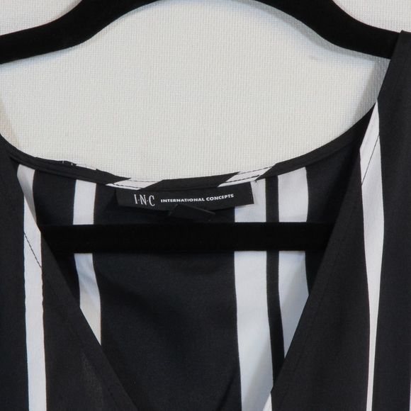 International Concepts B&W Random Stripe Smocked Hem Blouse Size Large NWT - Picture 6 of 6